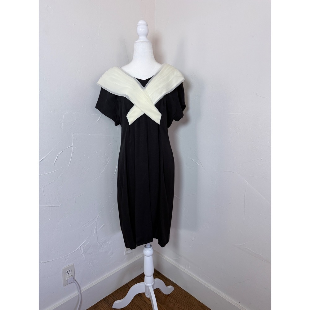 Vintage 80s Virgo II Black Ivory Pleated Collar Sheath Dress Size 16 USA